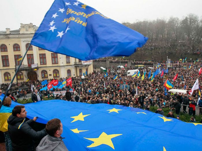 Евромайдан в Киеве: милиция применила слезоточивый газ