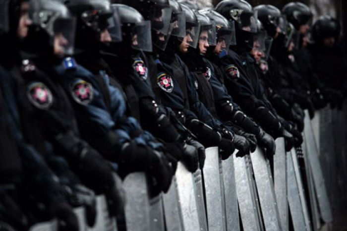 Украинские силовики полностью блокировали Майдан