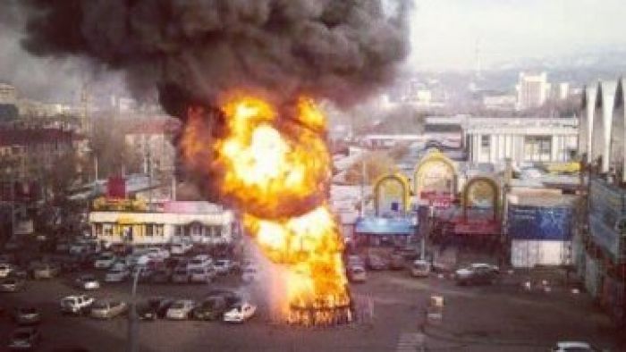 В Алматы сгорела новогодняя елка