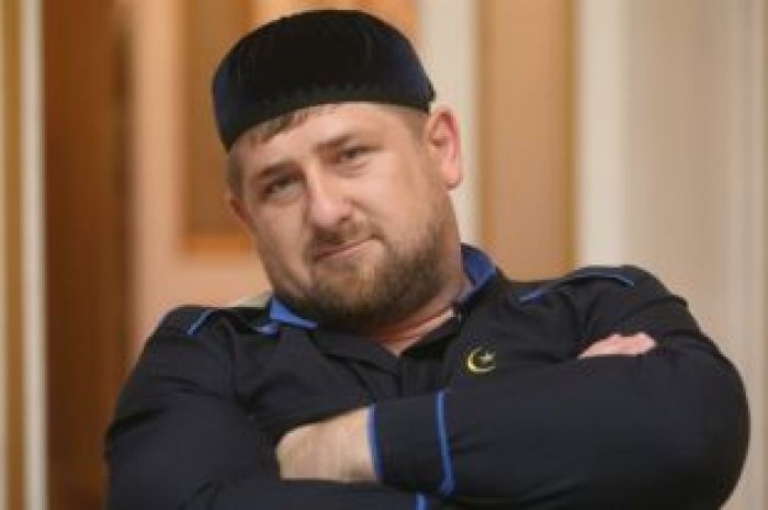 Кадыров назвал публичные поцелуи дикостью