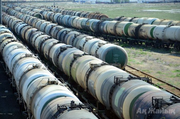 Казахстан ввел временный запрет на вывоз некоторых видов нефтепродуктов