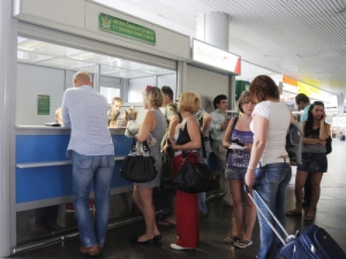 Более 80 тысячам казахстанцев запрещен выезд за границу из-за долгов