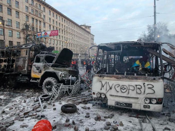 В центре Киева идет обмен "точечными нападениями"