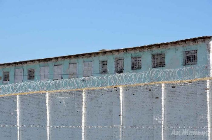 В Атырау 19 заключенных СИЗО вскрыли себе вены (дополнение)