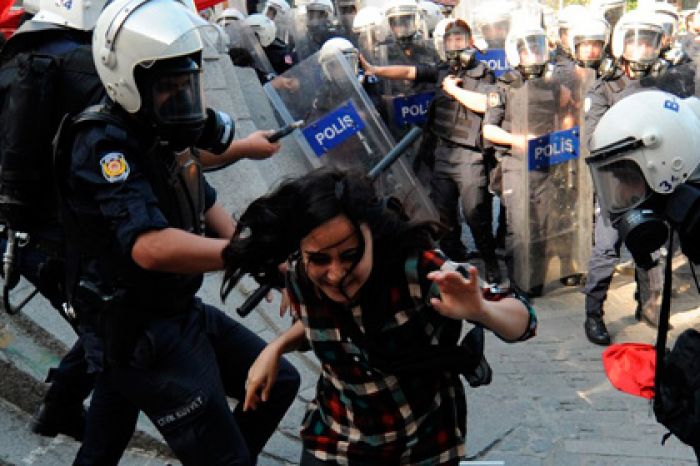 В Турции начали судить полицейских за убийство демонстранта