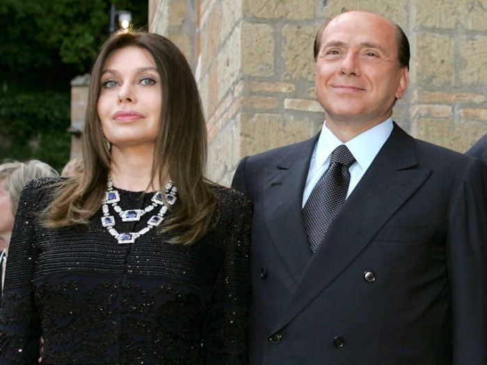 Берлускони развелся с женой "во второй раз", но продолжает судиться за алименты