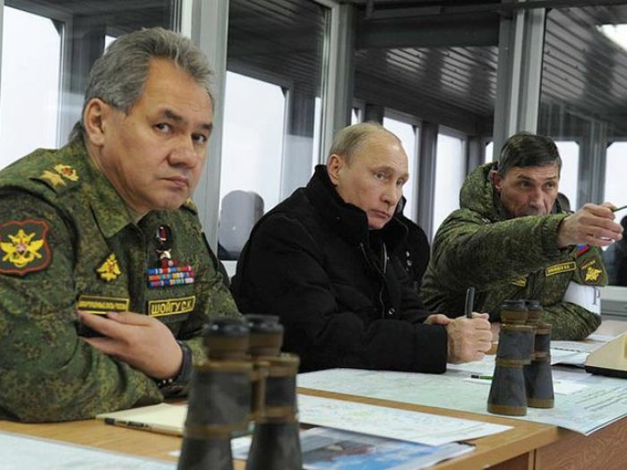 Путин приказал военным вернуться в места постоянной дислокации