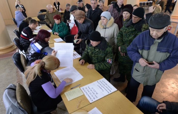 Крым проводит референдум о статусе автономии
