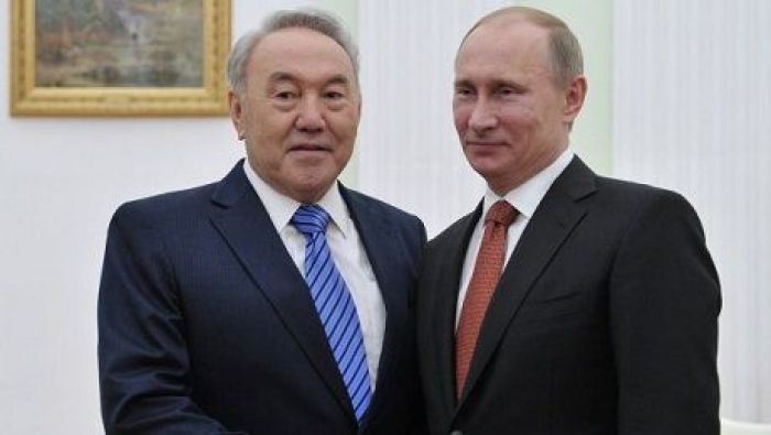 Назарбаев и Путин обменялись мнениями по проходящему сегодня в Крыму референдуму