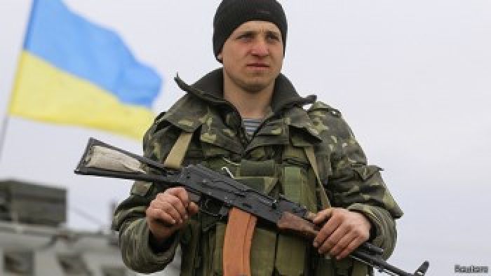 Украина вводит визы с Россией и выводит войска из Крыма