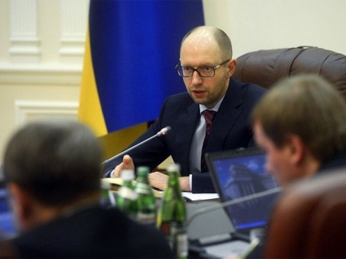 Россия начала поставлять в Украину терроризм, возмущён Яценюк
