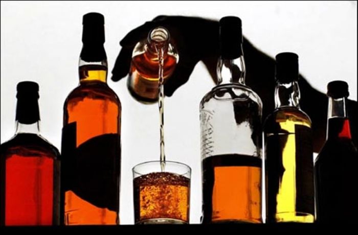 Алкоголь в Казахстане перестанут продавать с 9 вечера до 12 дня