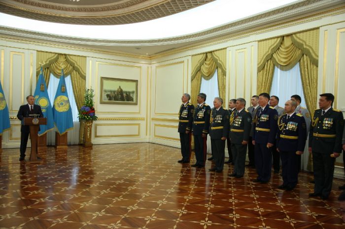 Назарбаев вручил госнаграды и высшие воинские звания ко Дню защитника Отечества