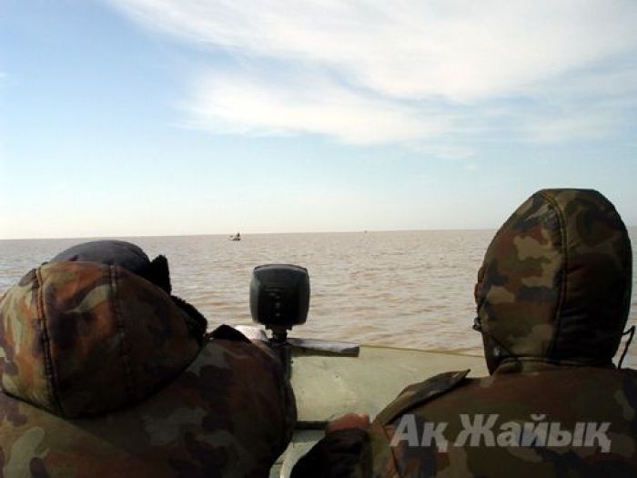 Пограничники применили оружие при задержании 4 российских браконьеров на Каспии