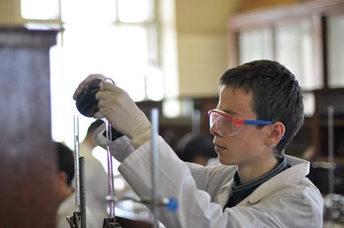 Школьники из Казахстана стали победителями Менделеевской олимпиады по химии