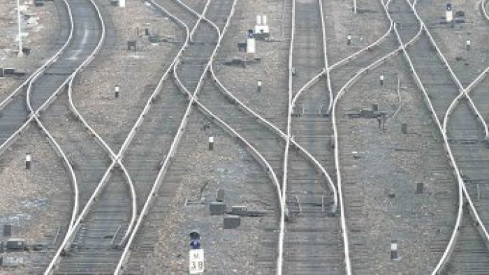 Некачественный ремонт рельсов - причина крушения поезда Алматы-Атырау