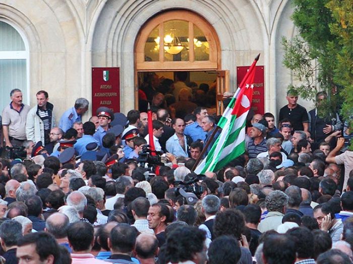 Оппозиция в Абхазии пойдет на переговоры только если уйдет президент