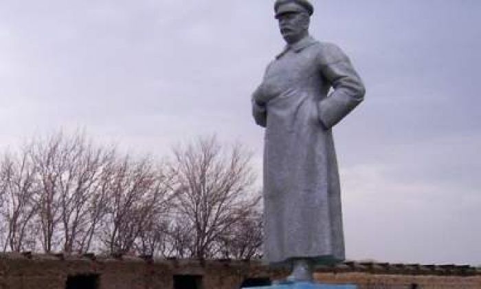 В Казахстане хотят снести последний памятник Сталину