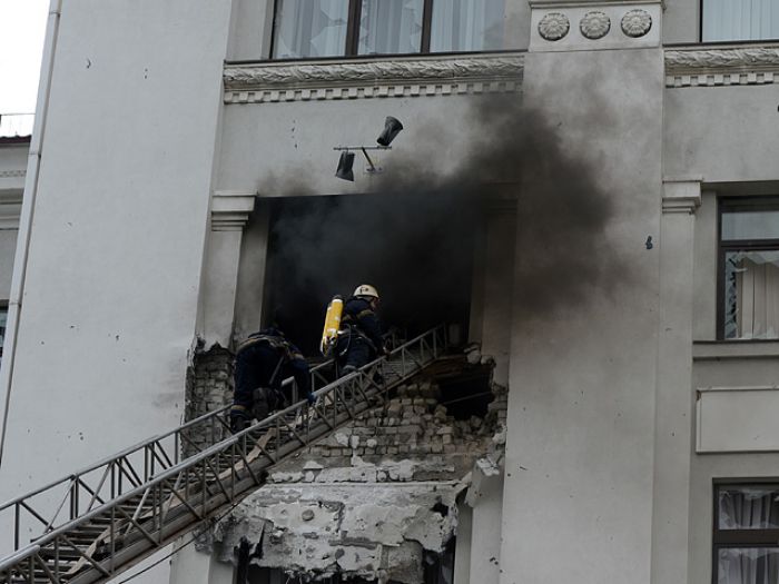 От снаряда, попавшего в Луганскую обладминистрацию, погибло семеро 