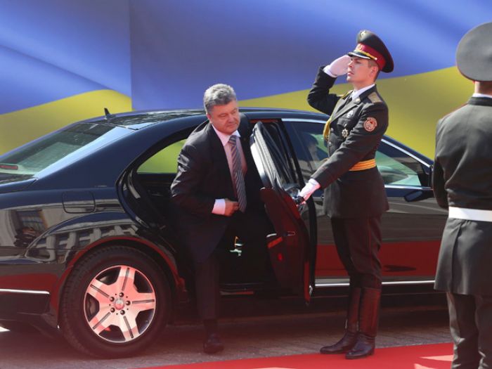 Порошенко стал президентом Украины, предложил план для востока страны
