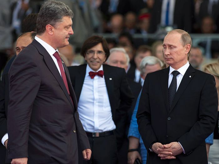 Путин и Порошенко обсудили по телефону урегулирование ситуации на юго-востоке Украины