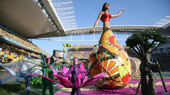 Чемпионат мира в Бразилии открылся красочной церемонией