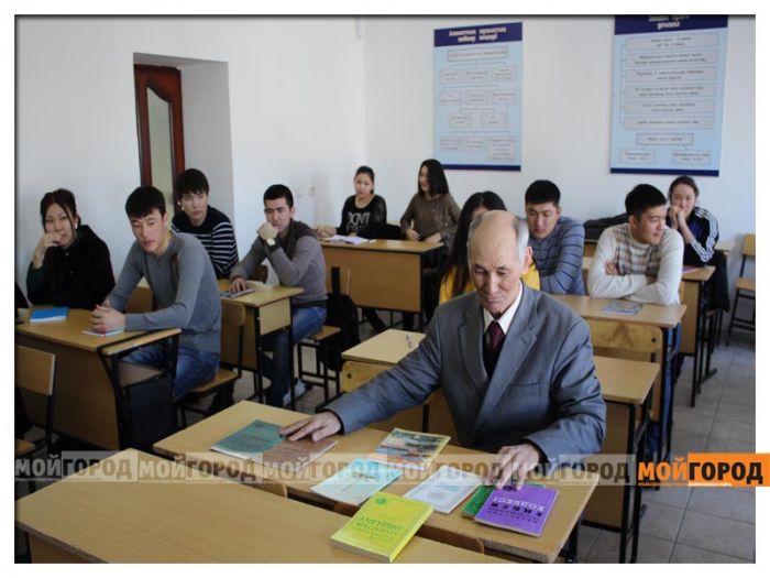 В Уральске учебу 68-летнего студента в вузе оплатил бизнесмен