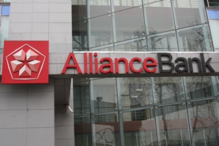 Генпрокуратура должна заставить Альянс банк вернуть незаконно полученное вознаграждение 230 тыс. заемщикам - общественник