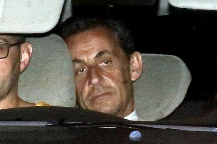 Олланд: Саркози невиновен, пока обратное не докажут следственные органы