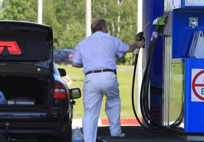 Некачественный бензин уничтожает автомобили в Казахстане