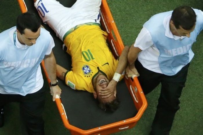 Бразилец Неймар пропустит оставшиеся матчи ЧМ из-за перелома позвонка