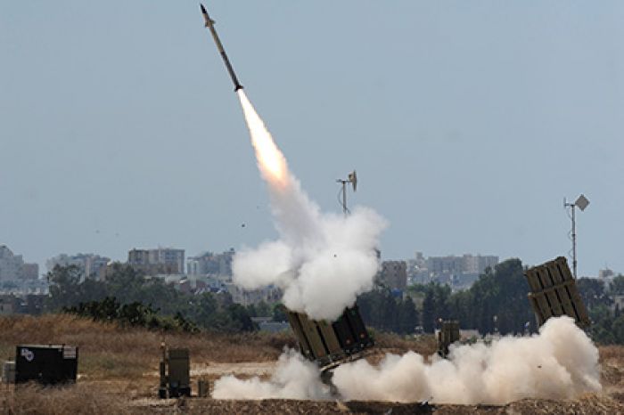 Тель-Авив подвергся ракетному обстрелу со стороны сектора Газа впервые с 2012 года