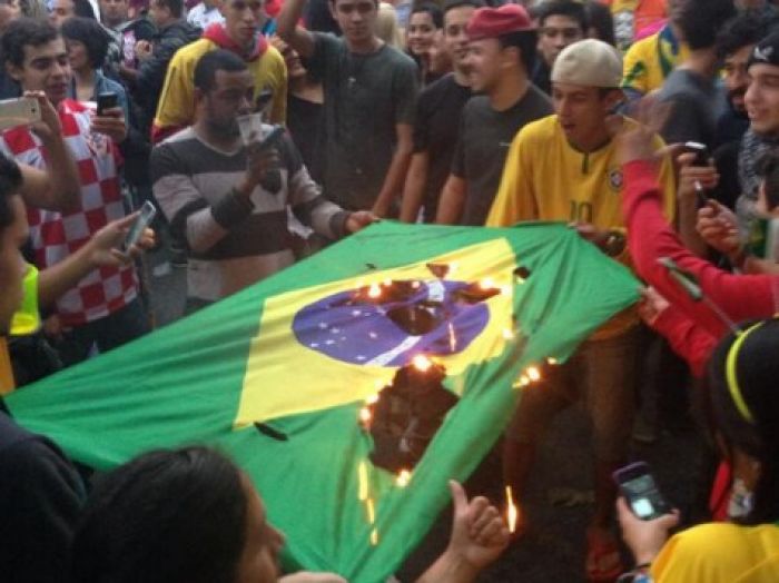 Бразильцы устроили беспорядки после разгромного поражения своей сборной