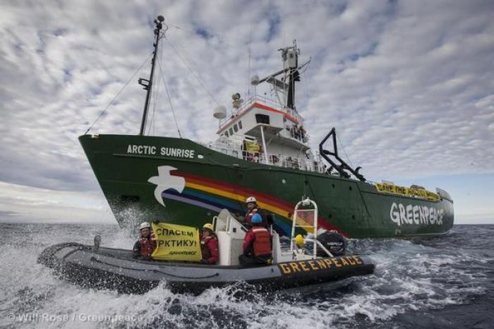 Ледокол Greenpeace Arctic Sunrise после деcяти месяцев ареста покинул Россию