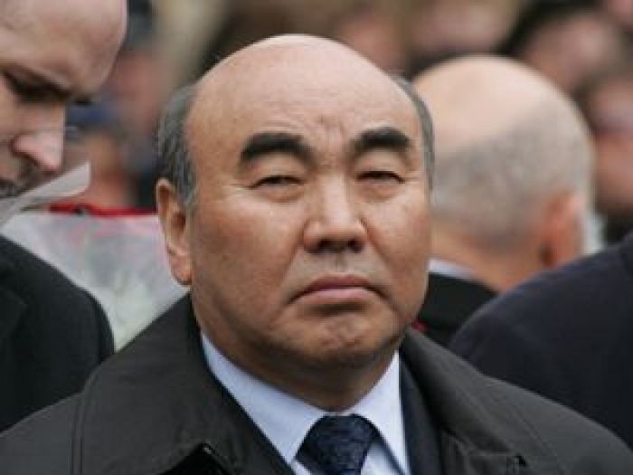 Аскар Акаев может приехать в Кыргызстан на похороны брата