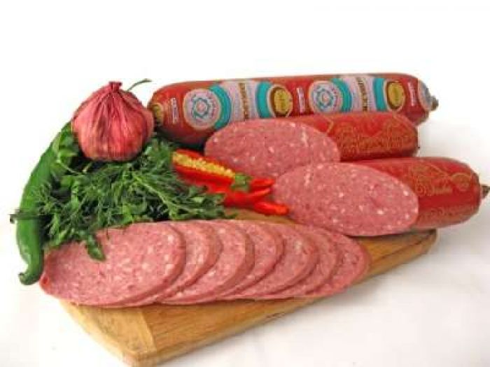 В Казахстане продавали "халалную" колбасу из свинины