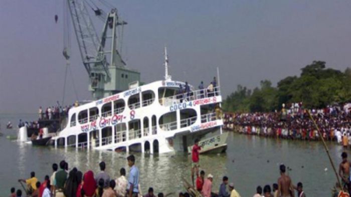 В Бангладеш затонул паром с 200 пассажирами на борту