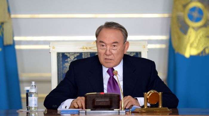 Назарбаев призывает не допустить распродажи госсобственности сватьям и племянникам