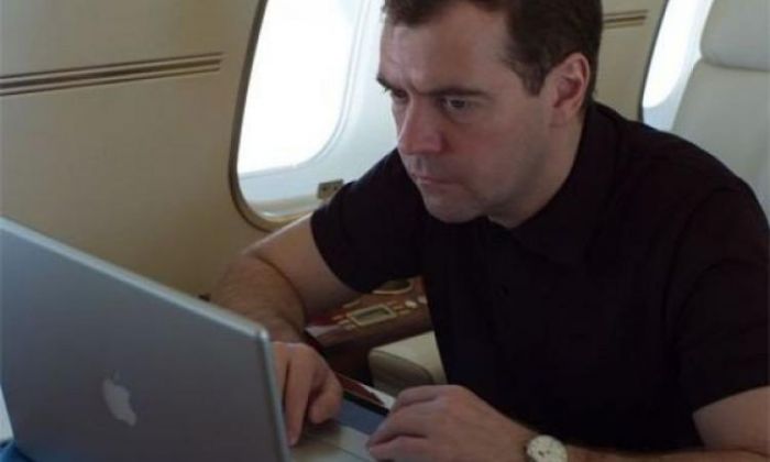 В Твиттере Медведева "сообщили" о его отставке