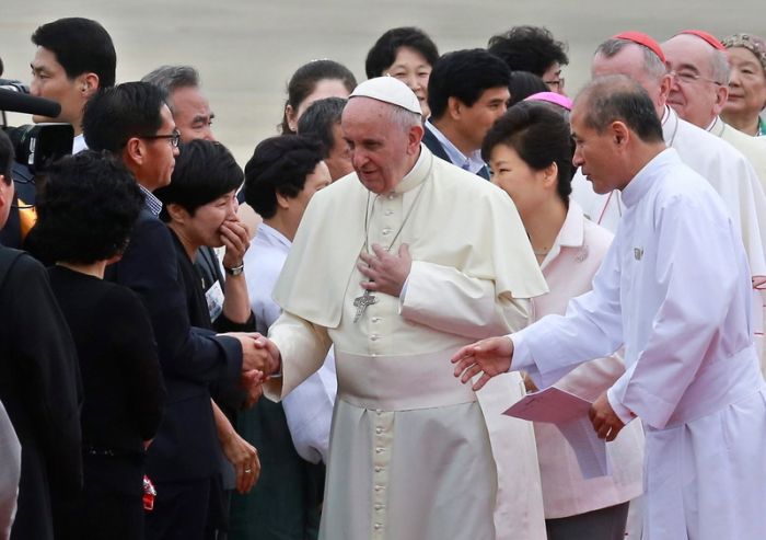 Папа Франциск встретился с выжившими с парома "Севол"
