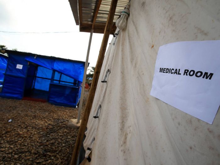 В Либерии разгромили карантинный центр для больных лихорадкой Эбола, пациенты на воле