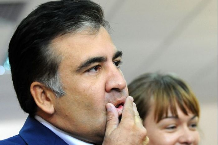 Саакашвили вернул купленные на бюджетные деньги костюмы и пальто