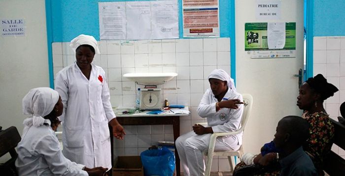 В Либерии из-за лихорадки Эбола медсестры объявили забастовку