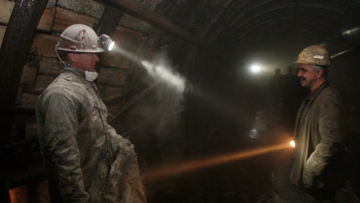 Более 30 человек заблокированы в шахте после землетрясения в Боснии