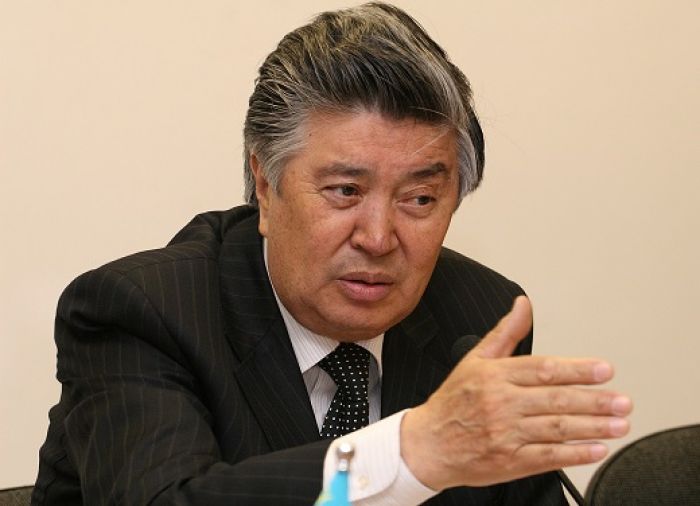 Сенатор: Казахскому языку вредит перевод иностранных слов