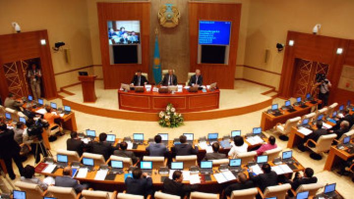 Парламент Казахстана взял в работу законопроект о ЕАЭС
