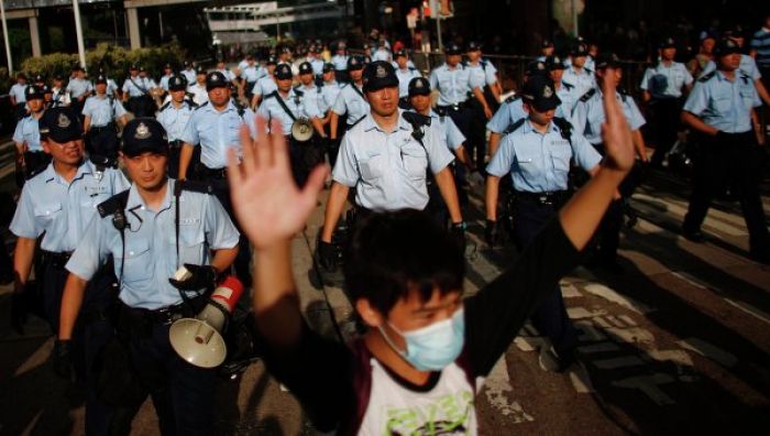 Сторонники демократизации выборов "парализовали" Гонконг, есть пострадавшие