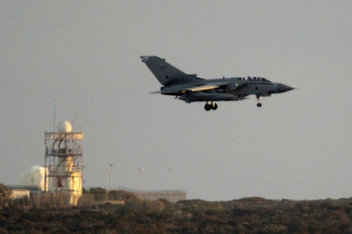 Британия впервые нанесла воздушные удары по позициям ИГ в Ираке (+Видео)