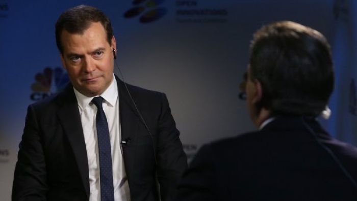 Медведев рассказал, почему "перезагрузка" между Россией и США пока невозможна
