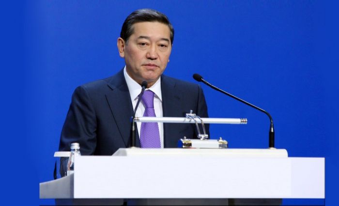 Назарбаев принял отставку Серика Ахметова
